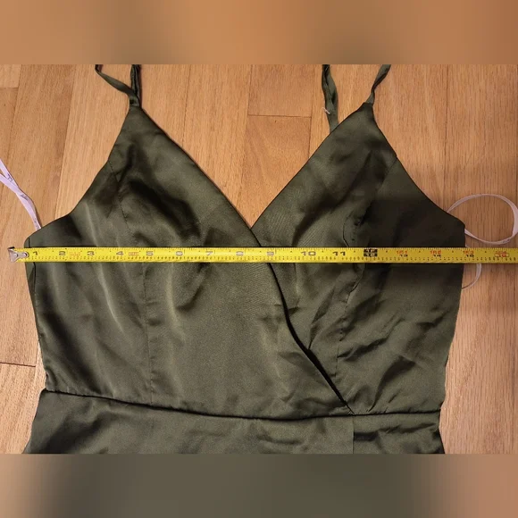 Olive green formal gown w. Slit - Picture 6 of 8